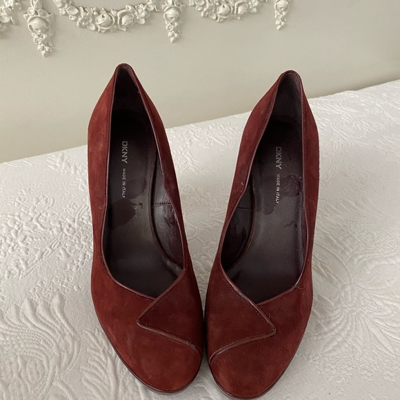 DKNY Burgundy platform closed toed heels size 7.5 - Picture 3 of 5